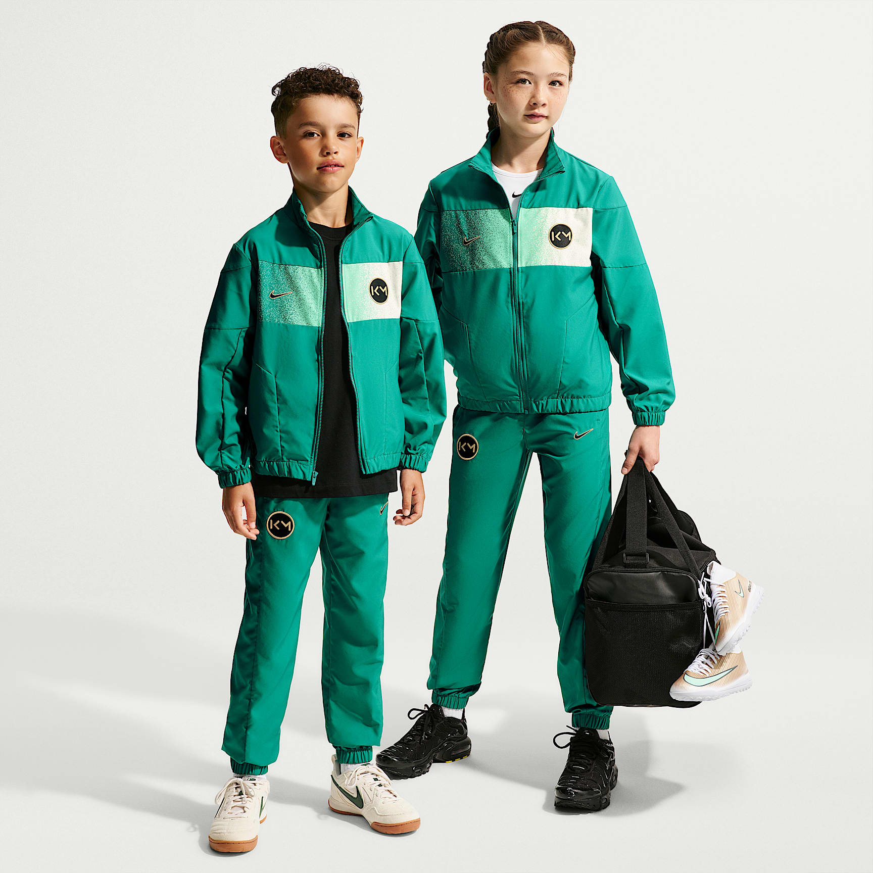 Kylian Mbappé Older Kids' Nike Football Woven Tracksuit. Nike HR